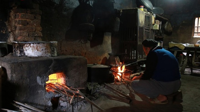 thấy mình nhóm lửa