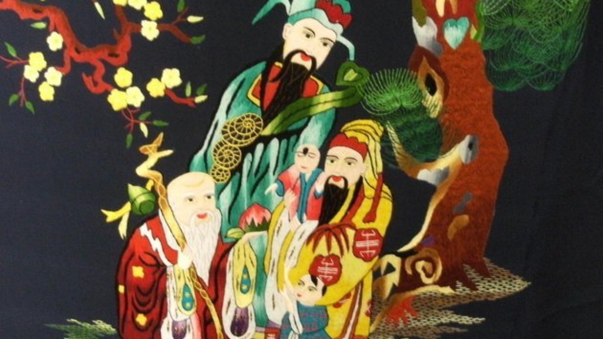 Ba ông phúc lộc thọ dưới gốc cây