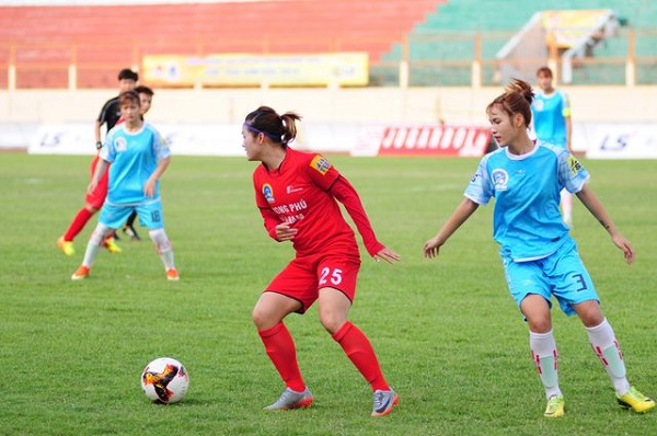 Bỏng mắt với các cầu thủ tại giải bóng đá nữ khoả thân